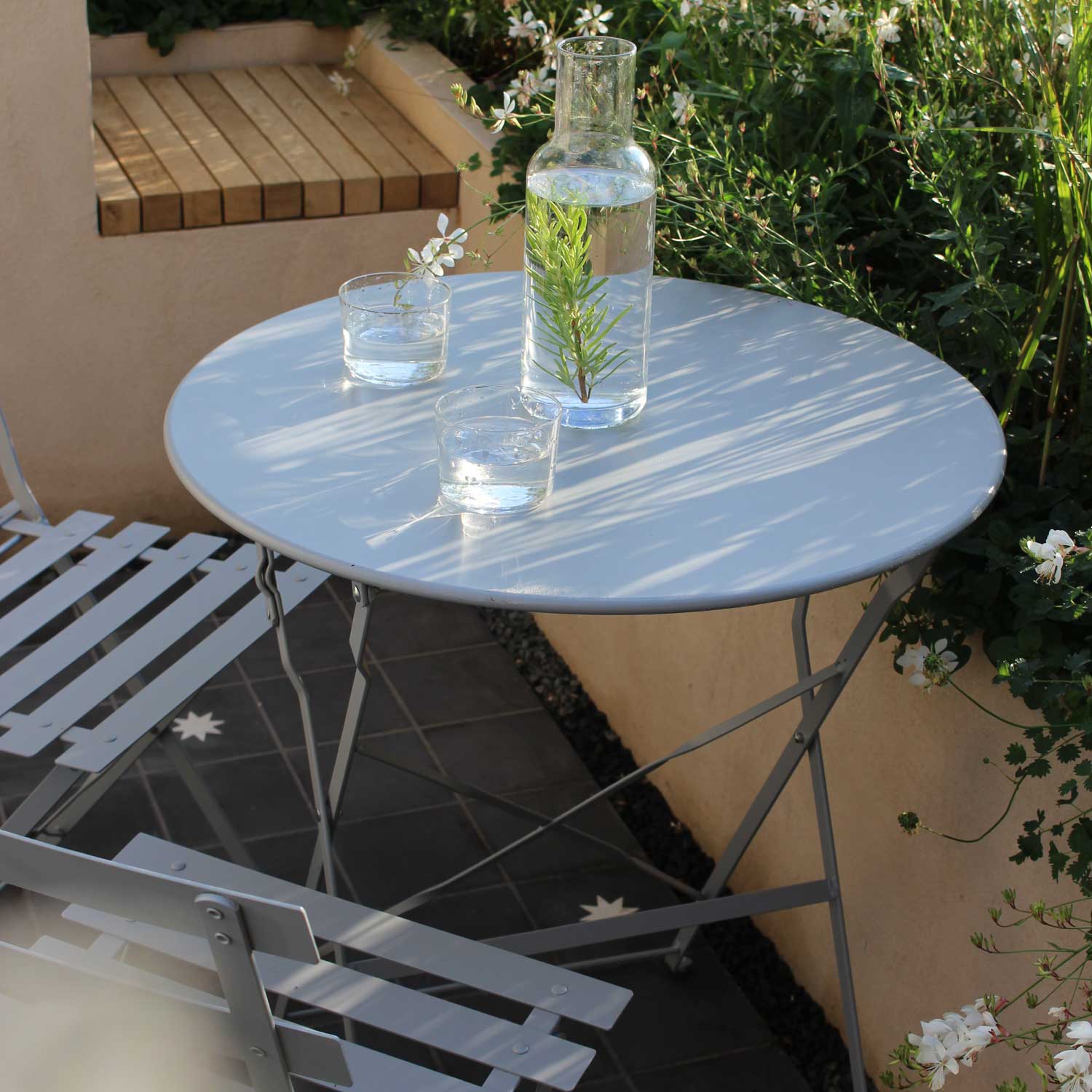 Chiswick Garden - table and chairs in the garden