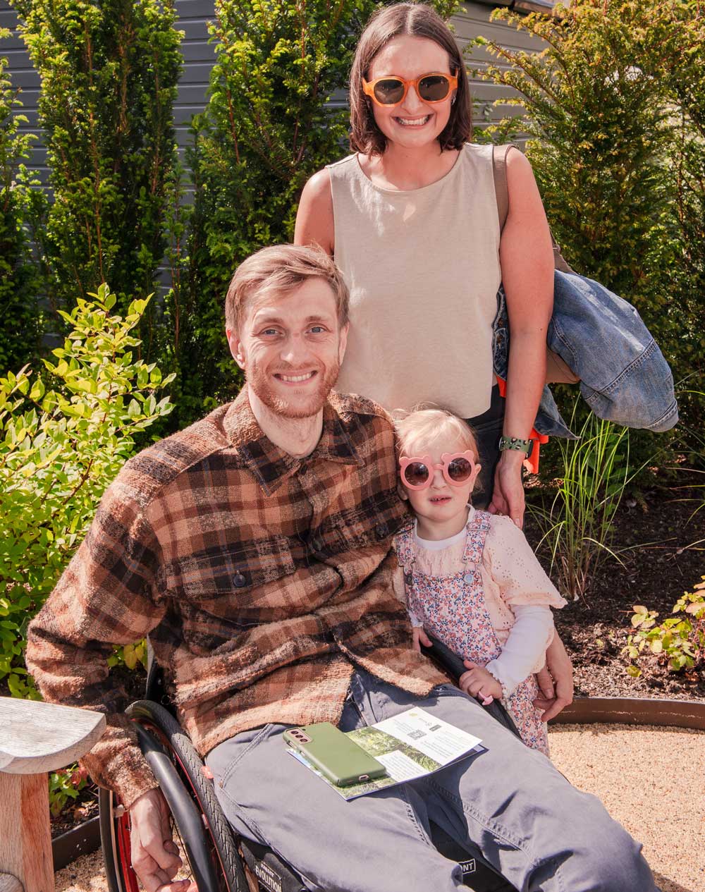 horatio-gardens-belfast-family-visting-the-gardens
